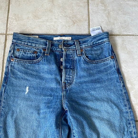Levi’s wedgie mom jean - Picture 2 of 2